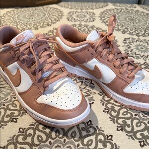 Nike Women's Rose and White Sneakers size 8